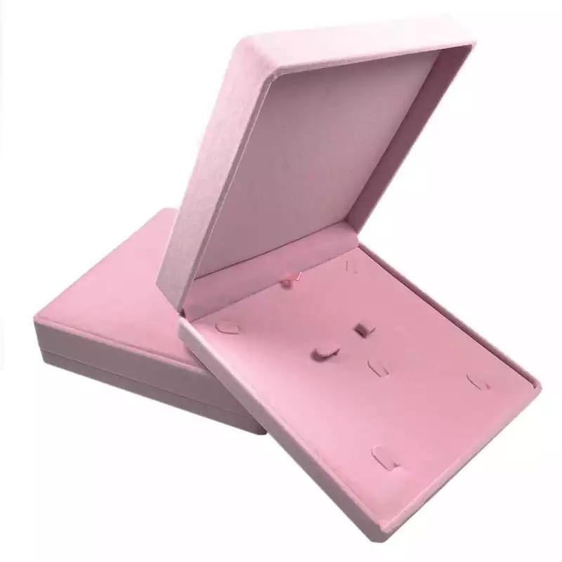 BLACK VELVET CHAIN BOX - officialdripdoll